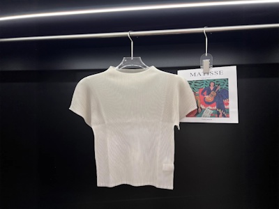 Miyake 2025 Новая Мода Универсальный Простой Чистый Стиль Повседневный Свободный Крой Для Похудения Трикотажный Короткий Рукав Анти-катушка