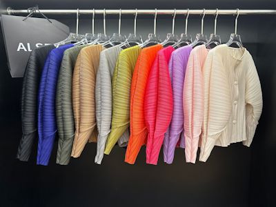 2025 New Pleated Loose Neck Jacket Metal Button Top Casual Office Style Woven Polyester Spring Season Simple Fashion Front
